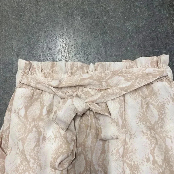 Altar’d State Snake Skin Print High Waisted Paperbag Shorts Beige/White Womens S - Picture 5 of 7